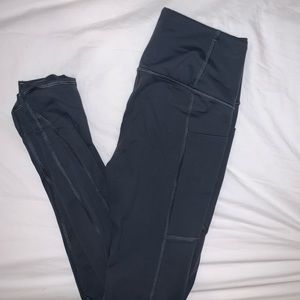 Grey, pocketed leggings